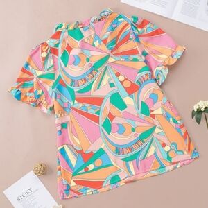 Multicolored graphic ruffled blouse with crew neck and short sleeves